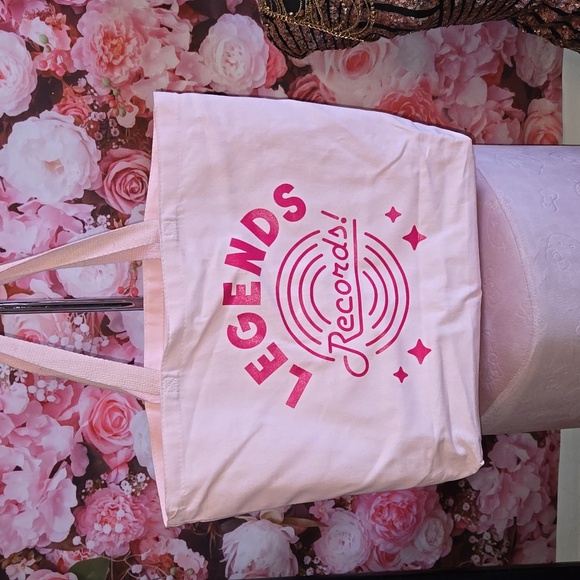 Stanley 40oz Pink Barbie Tumbler/mug with pink Barbie bag and poster - Picture 5 of 7